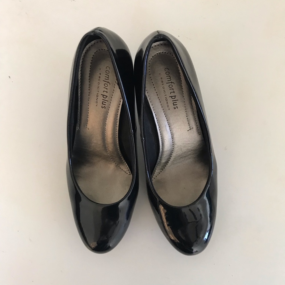 Black Round Toe Pumps ✨